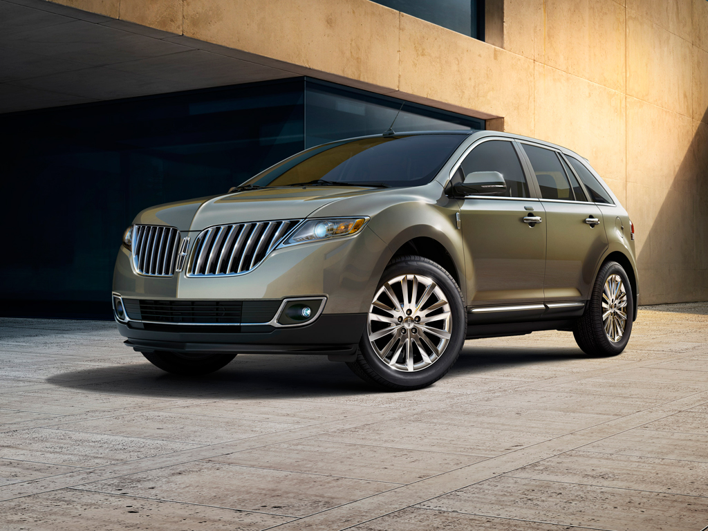 2013 Lincoln MKX Hero Shot