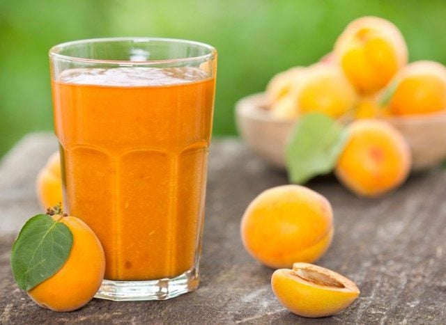 smoothie with apricots