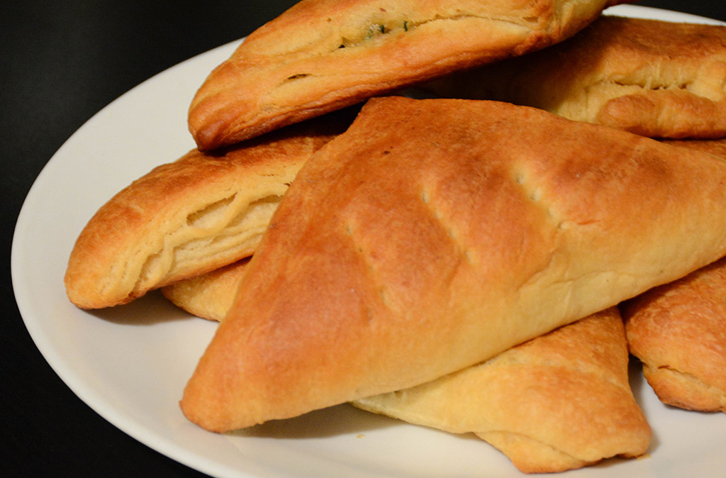 Try This 6 Ingredient Snack: Cheesy Spinach Pockets