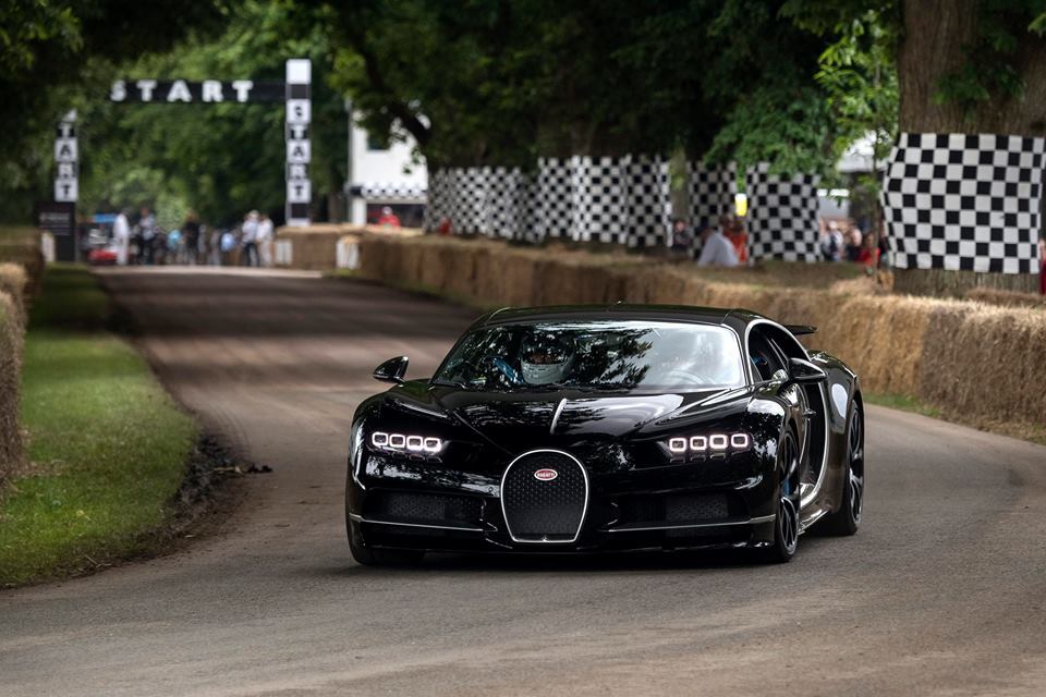 Watch The 1,500-horsepower Bugatti Chiron Tear Up Goodwood