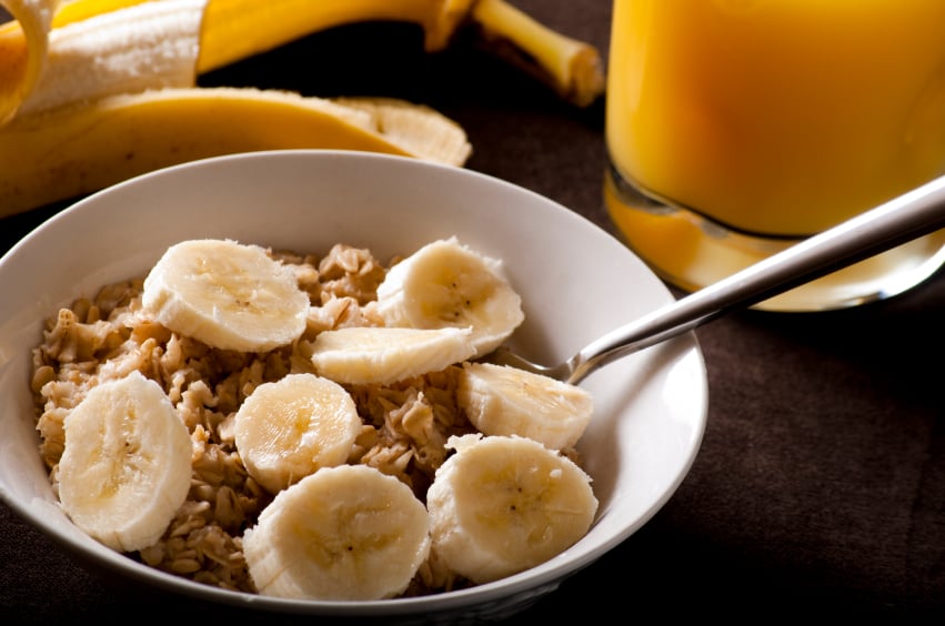 oatmeal with bananas for breakfast