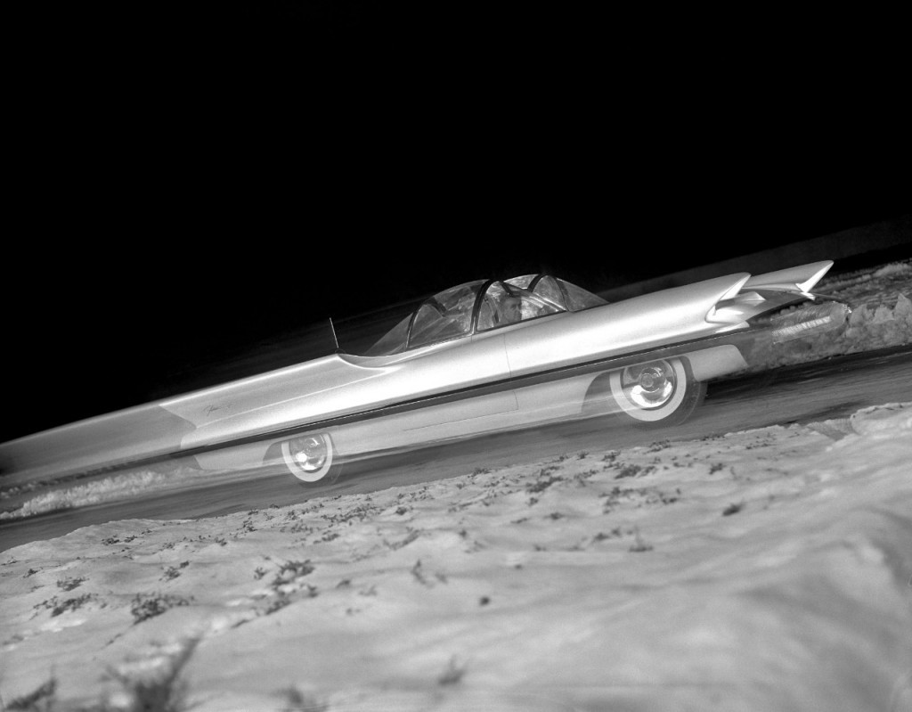 1955_LincFuturaConCar02_HR