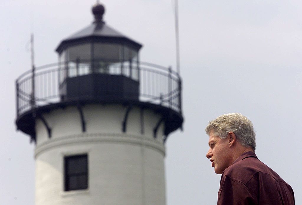 President Bill Clinton makes remarks on the Oceans Act of 2000