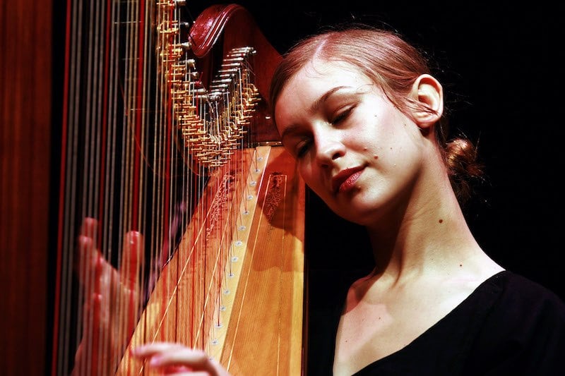 Joanna Newsom treedt op tijdens een optreden in het Sydney Opera House 