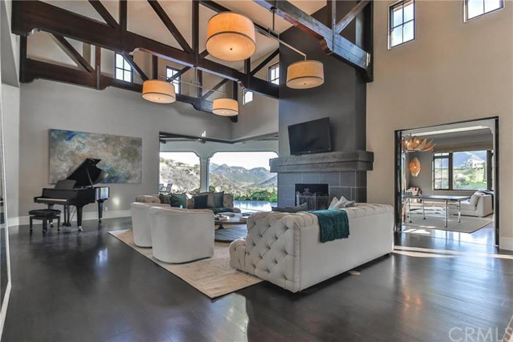 brittany spears living room