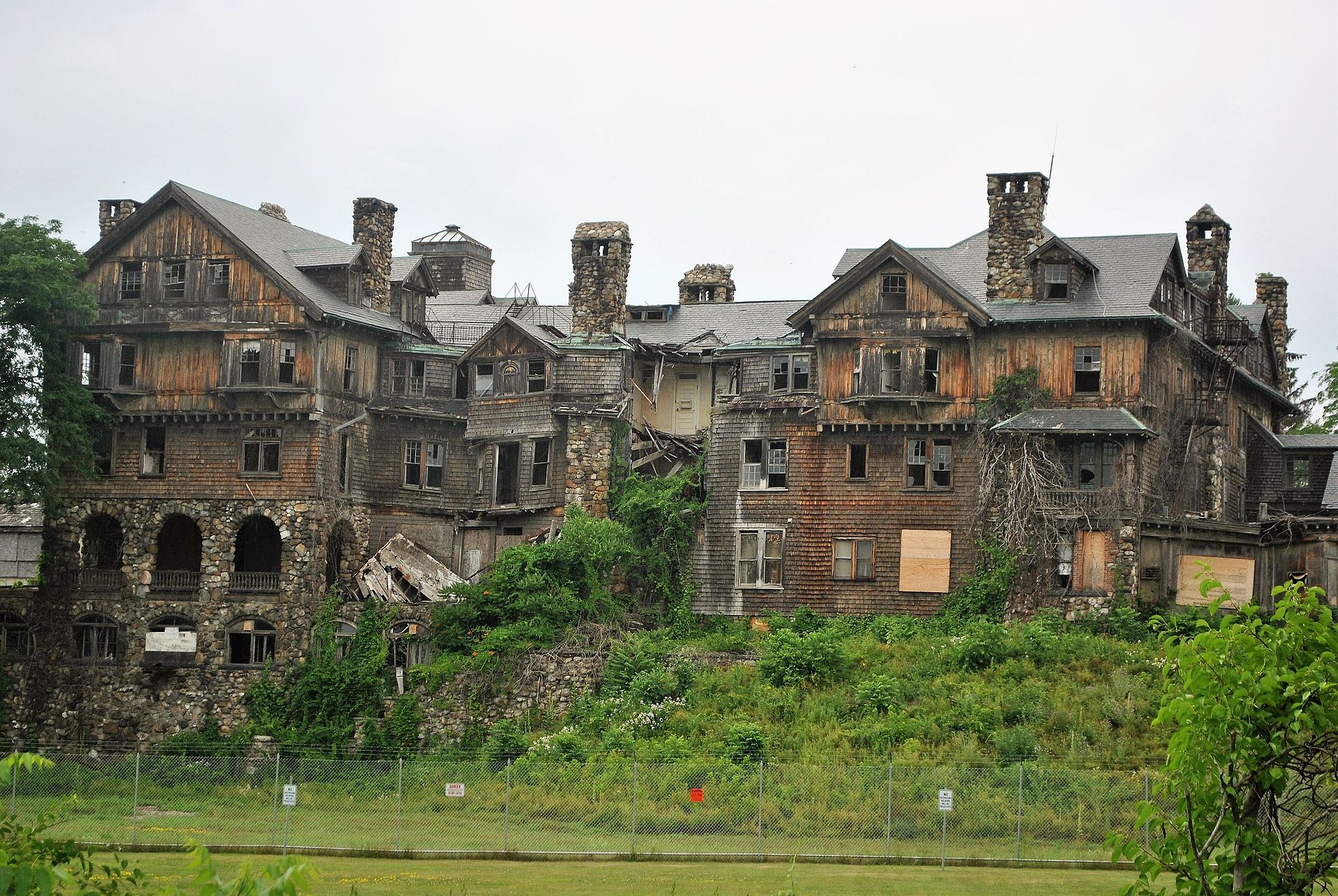 These Are the Most Abandoned Mansions Across America