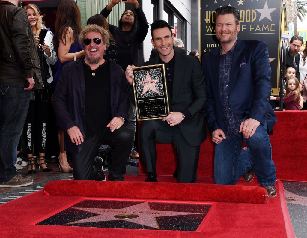 Adam Levine homenageado com um Passeio da Fama de Hollywood star