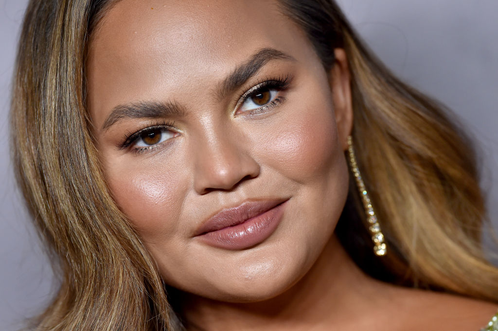 Chrissy Teigen Calls Out Weird Man For Tweeting About Taylor Swifts 2115