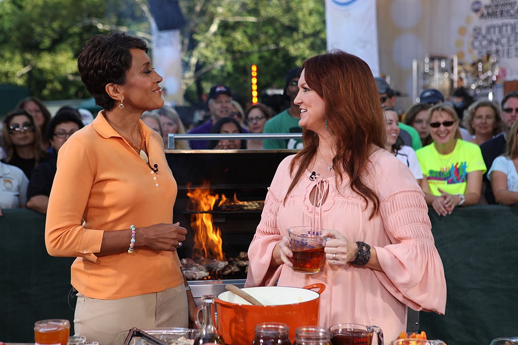 https://www.cheatsheet.com/wp-content/uploads/2020/01/Ree-Drummond-Robin-Roberts-Good-Morning-America.jpg