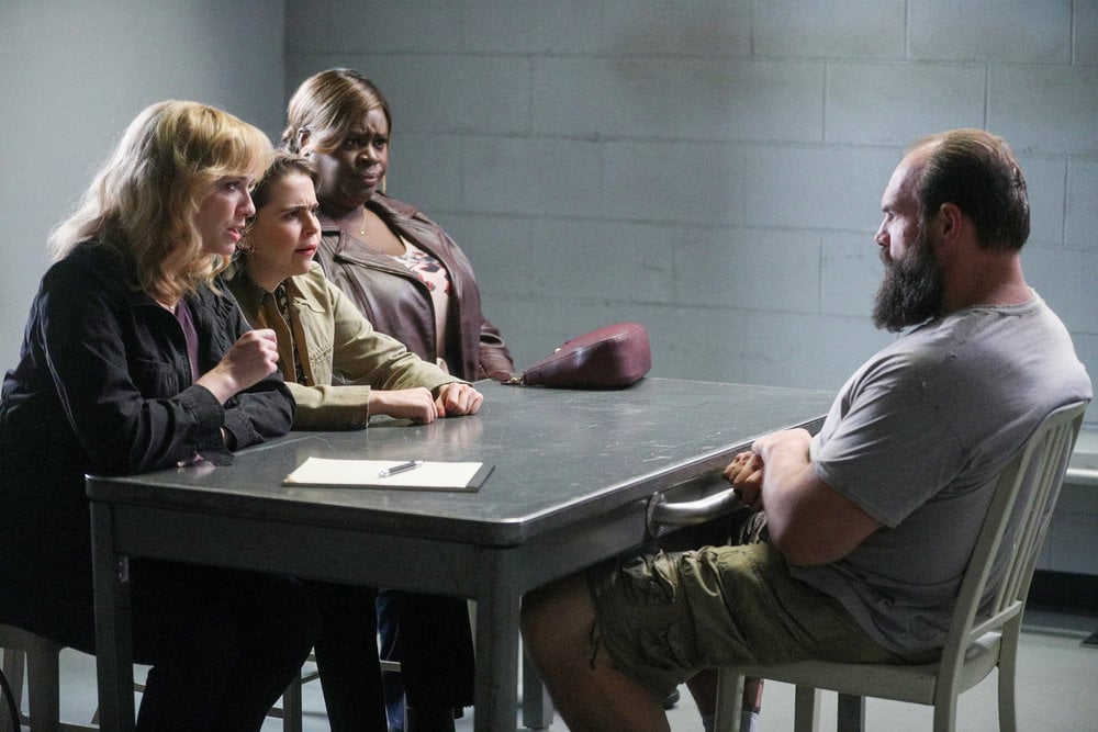 'Good Girls' Episode 303: Christina Hendricks as Beth Boland, Mae Whitman as Annie Marks, Retta as Ruby Hill 