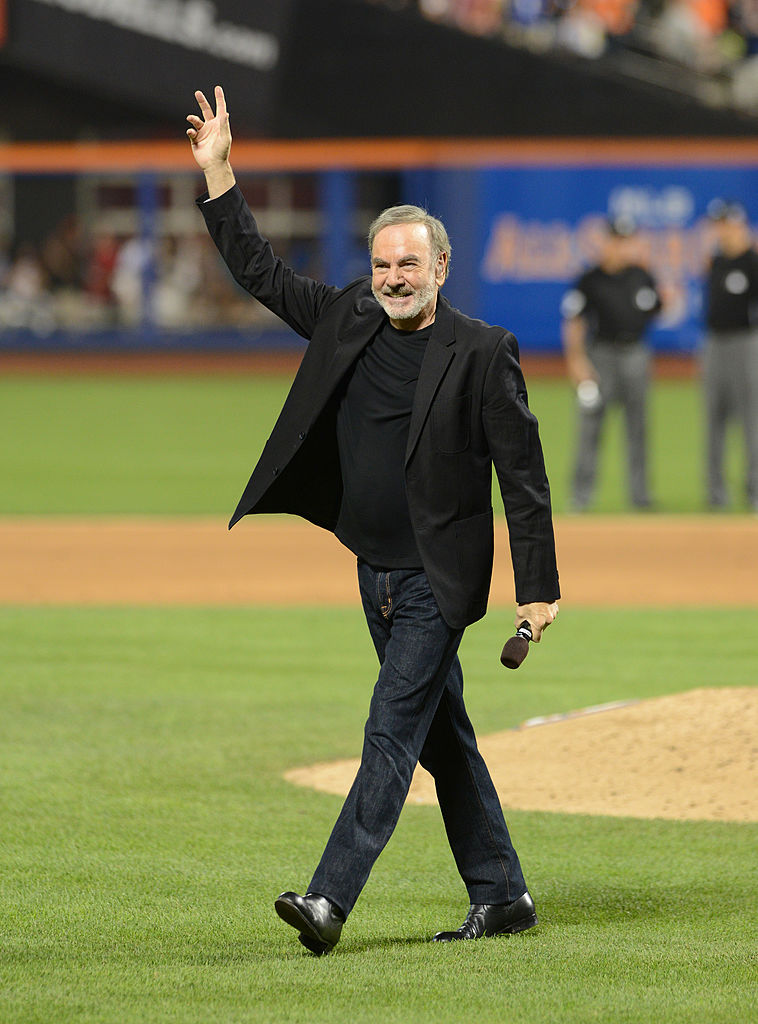 Neil Diamond comes out of retirement to sing 'Sweet Caroline' on