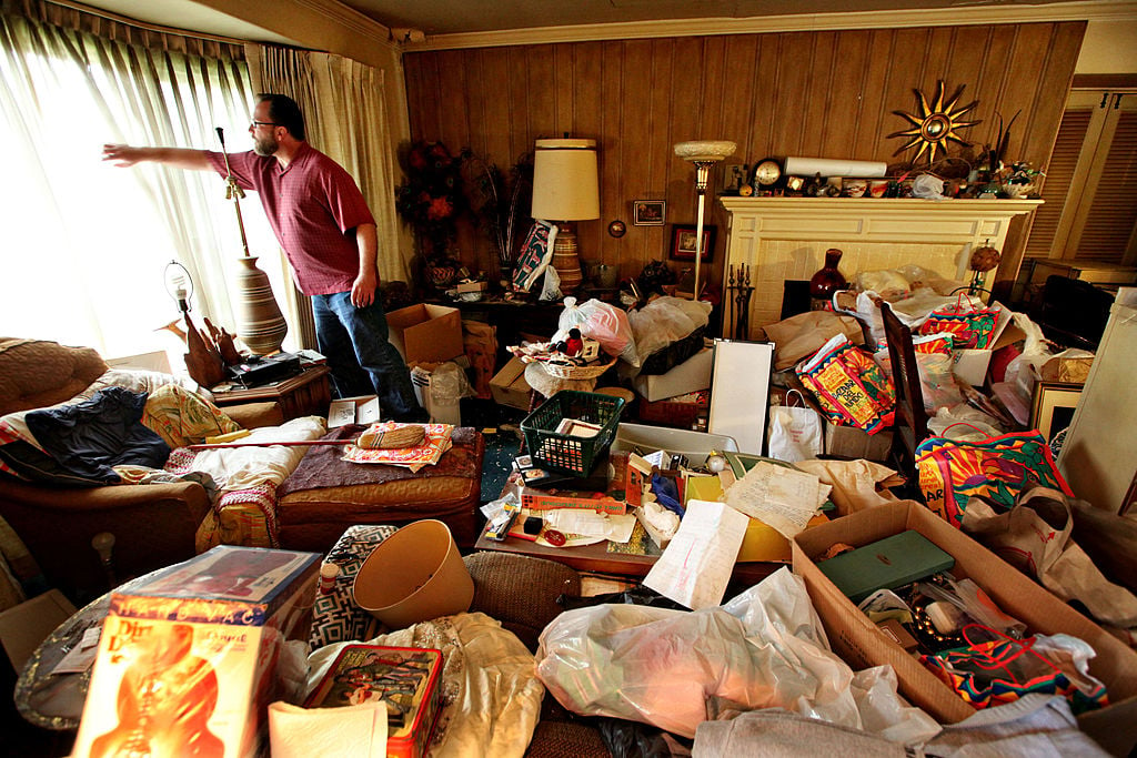 The Most Horrifying Episode Of Hoarders Made Viewers Burst Into Tears
