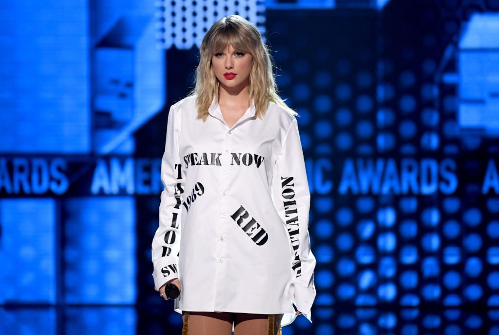 Taylor Swift performs onstage during the 2019 American Music Awards on November 24, 2019