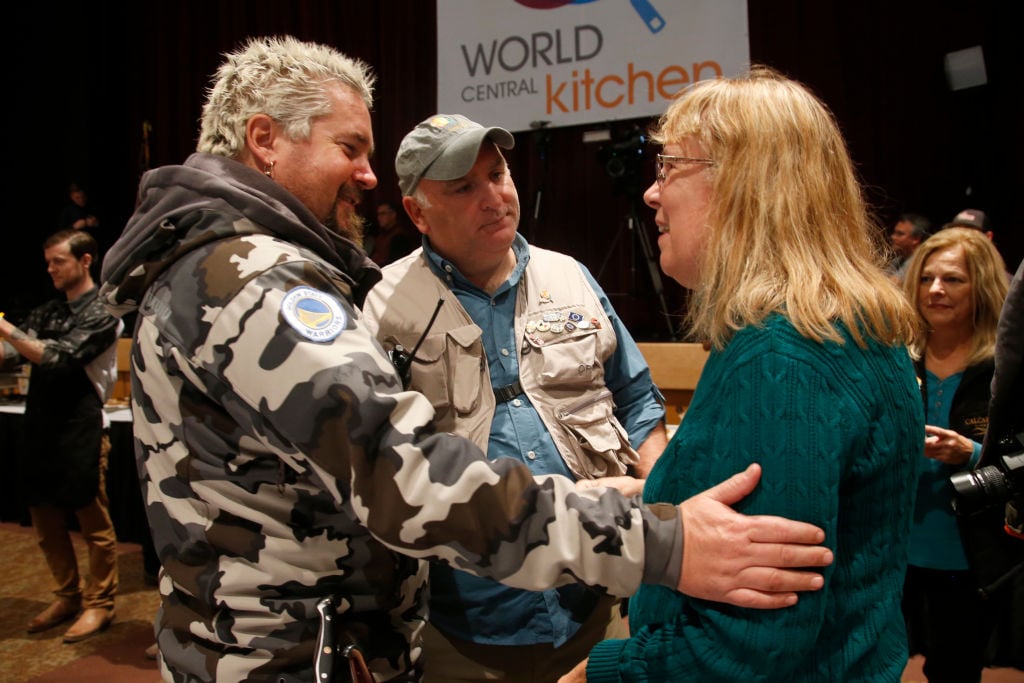 Guy Fieri and José Andrés providing Thanksgiving meals to wildfire victims in California, 2018