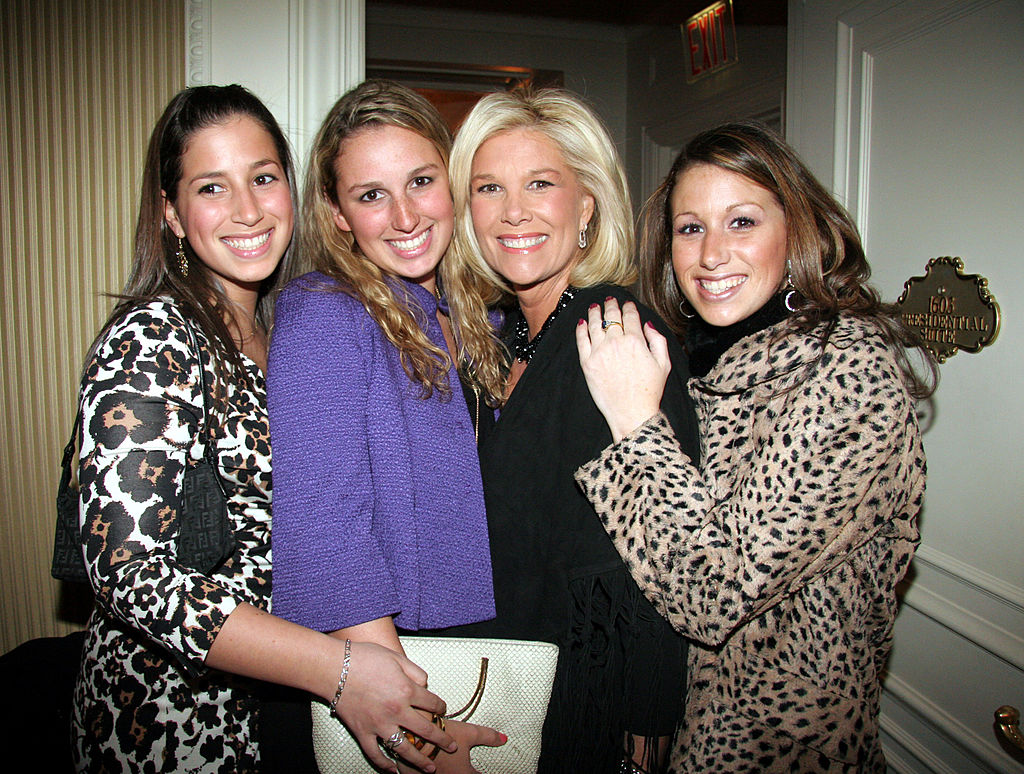 Joan Lunden y sus tres hijas de su primer matrimonio: Sarah, Lindsay y Jamie