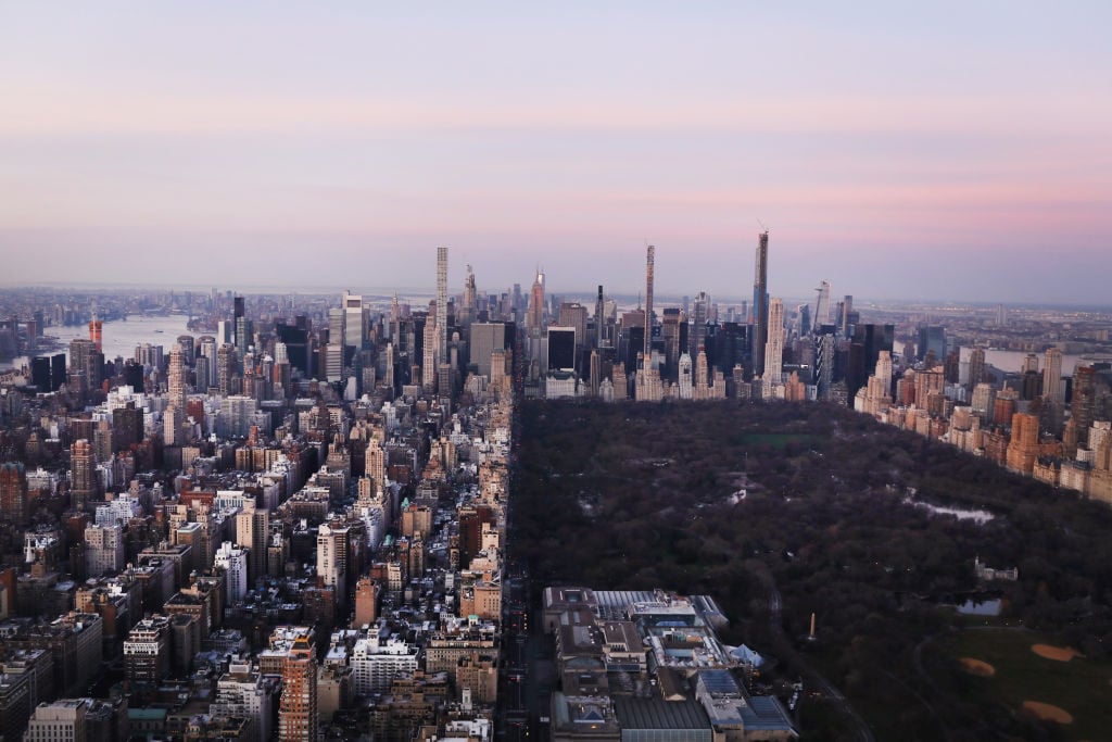 Dawn breaks over Manhattan