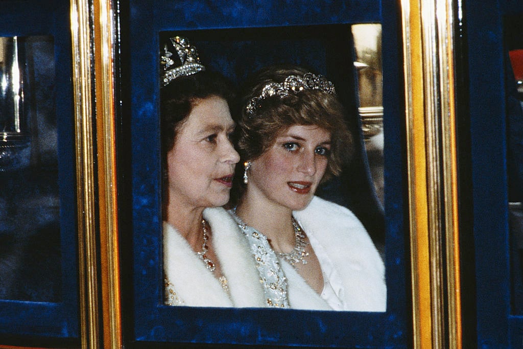 princess-diana-and-queen-elizabeth-their-relationship-in-photos