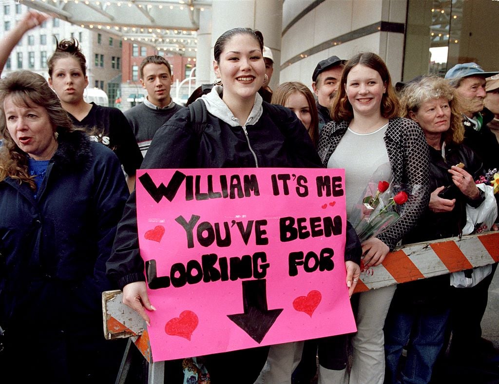 Adoring crowds gather for Prince William in Vancouver, Canada