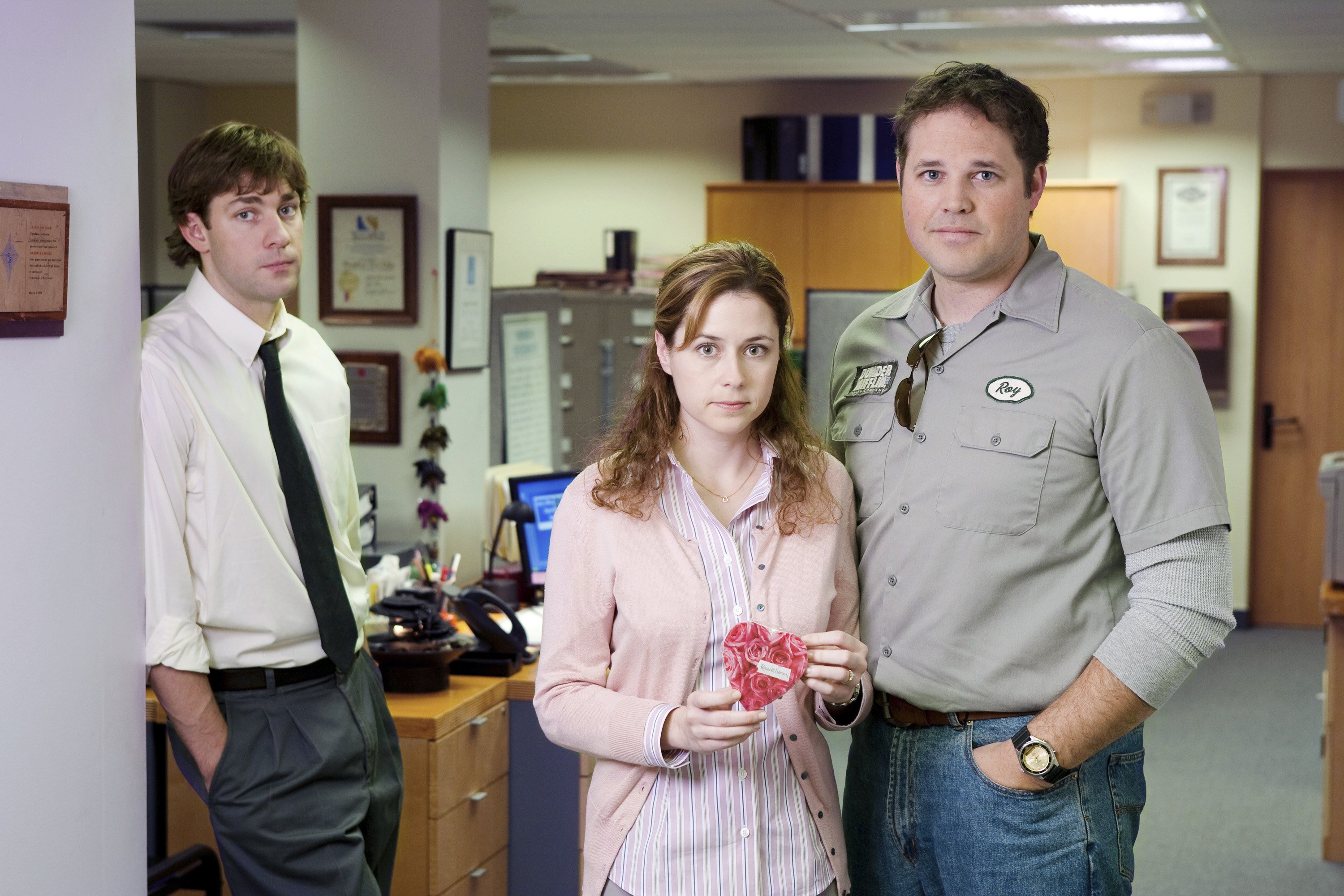 The Office': Jenna Fischer Explains Why Pam Beesly Stayed With Roy Anderson  as Long as She Did