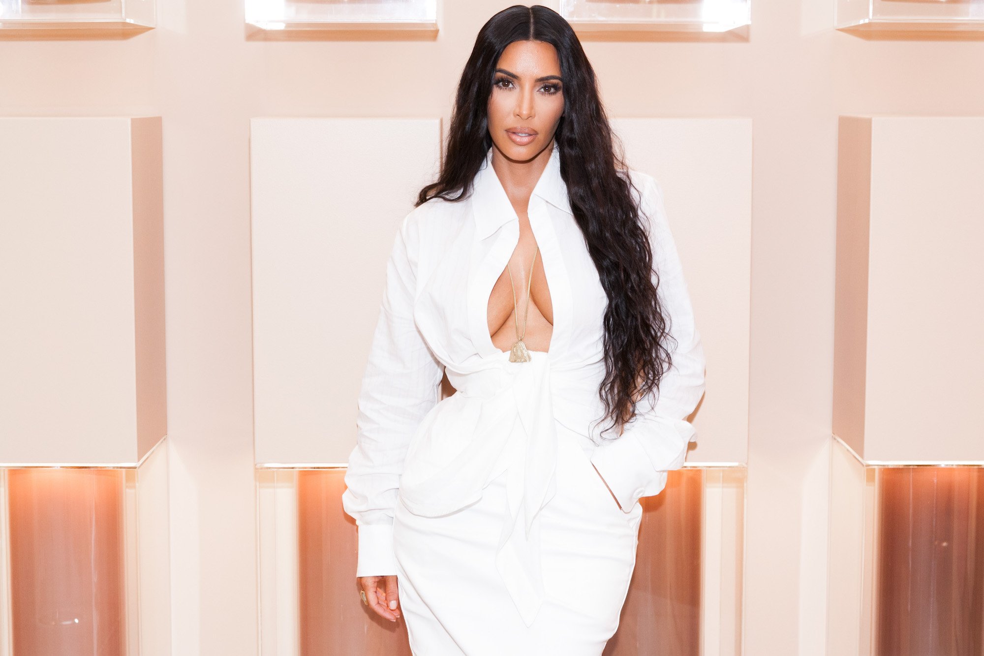 Kim Kardashian Plastic Surgery Doctor Says She Hasn T Gone Under The Knife For Her Face