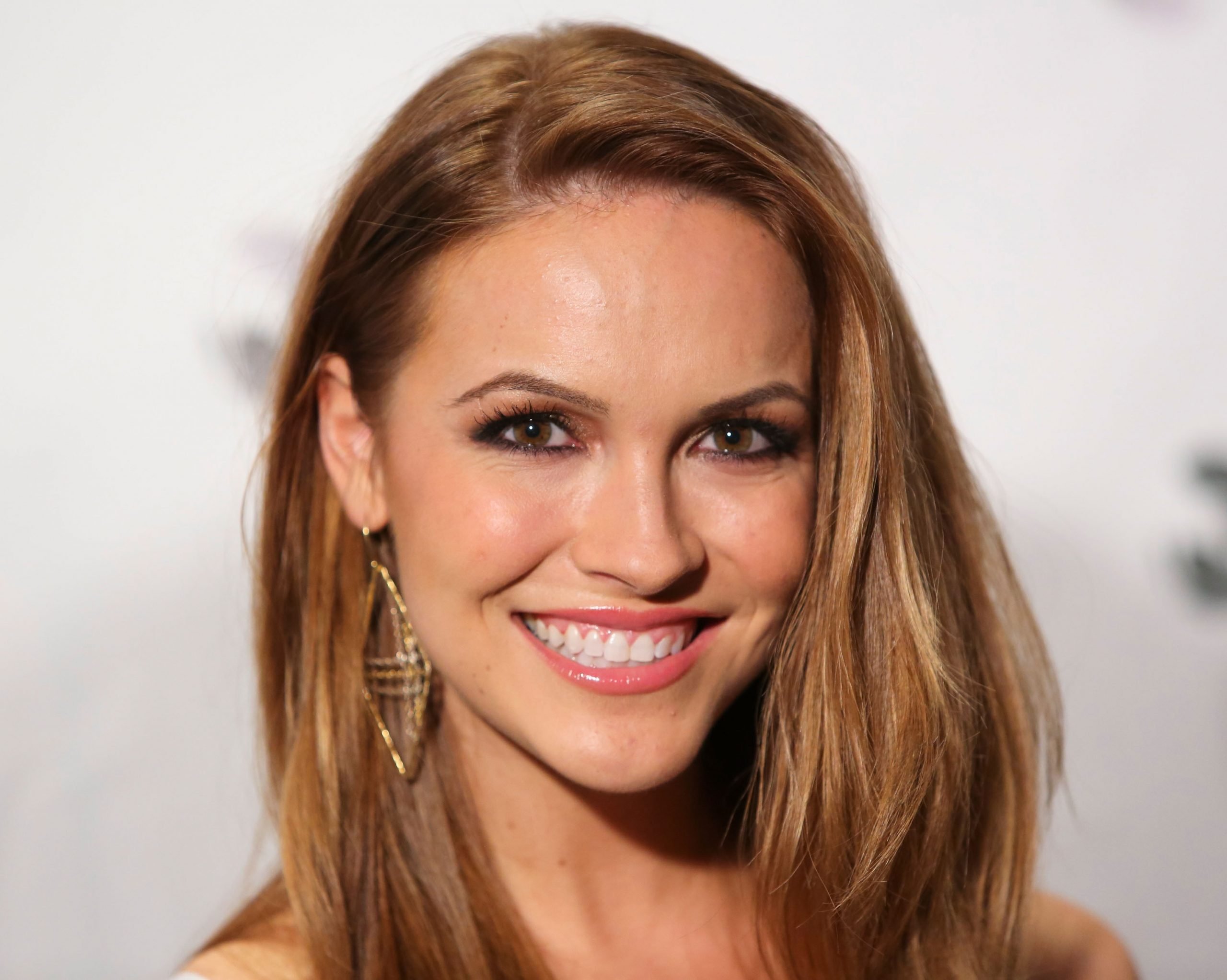 Chrishell Stause Is Estimated To Earn Over $4k for 1 Sponsored
