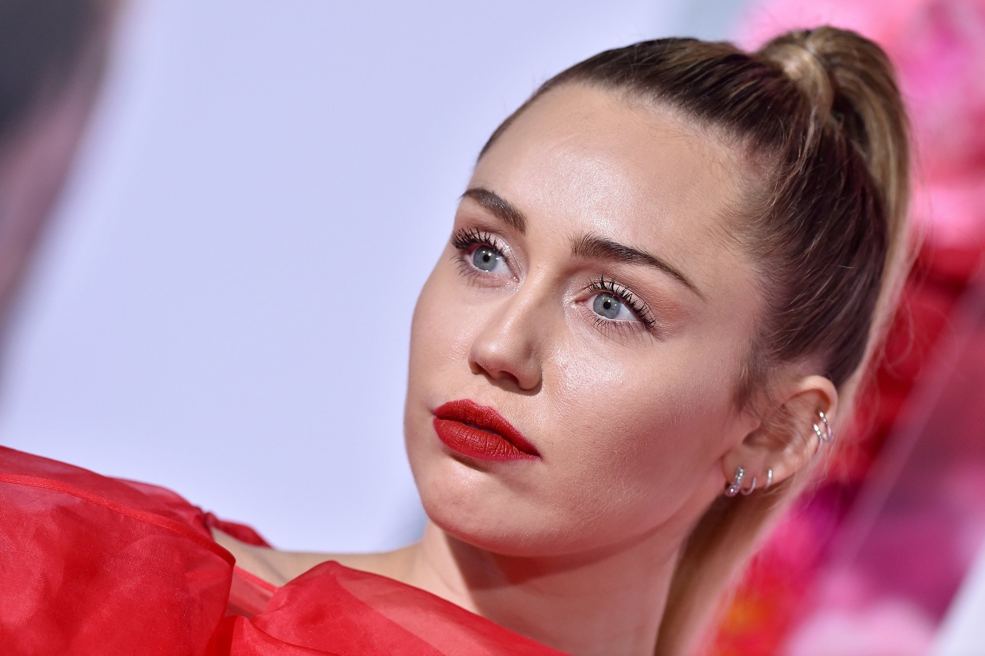 Miley Cyrus 'Crucified' Joe Rogan Over His Ignorant Comments About ...