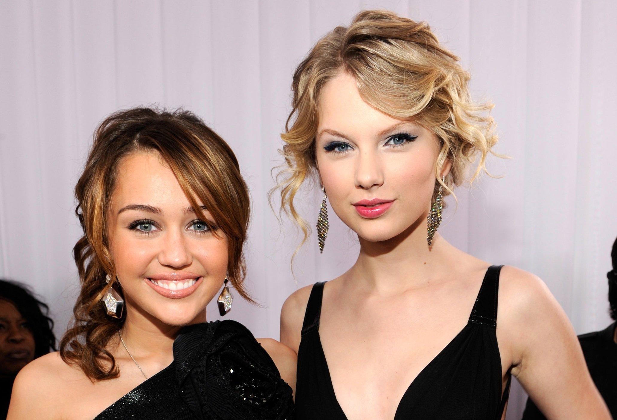 Miley Cyrus Opinions On Sexism Sound A Lot Like Taylor Swift S The Man Message
