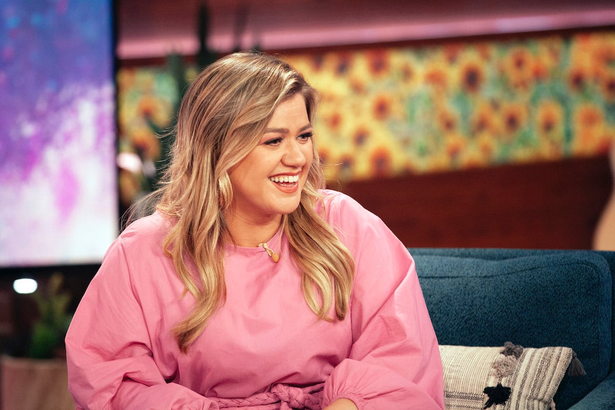 Kelly Clarkson Says She Learned From Her Parents' Divorce to Help Deal ...