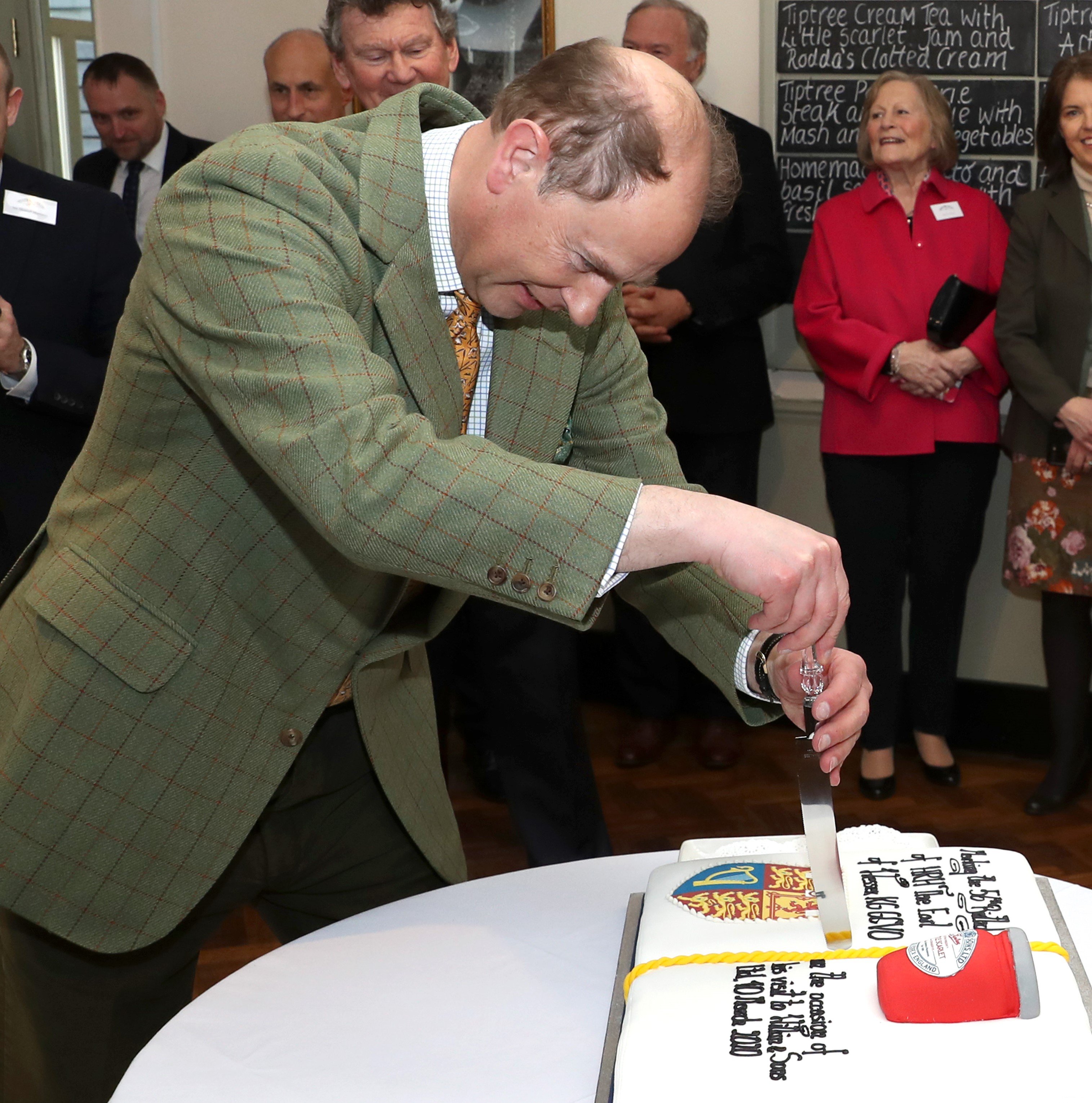 Video Of Queen Elizabeth S Son Prince Edward Shocks Royal Fans With Strange Way He Cuts A Cake