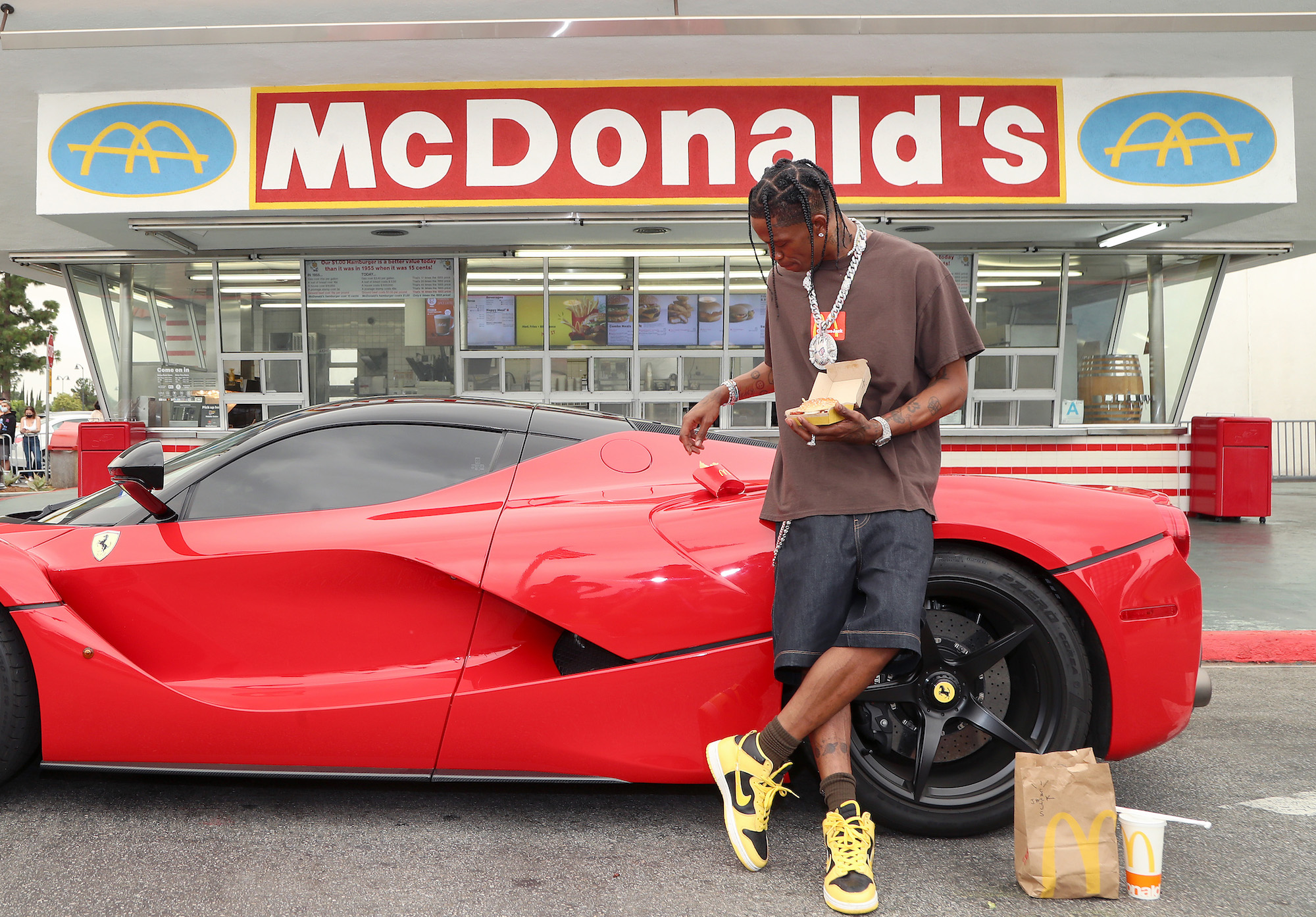 travis-scott-shockingly-did-this-in-the-drive-thru