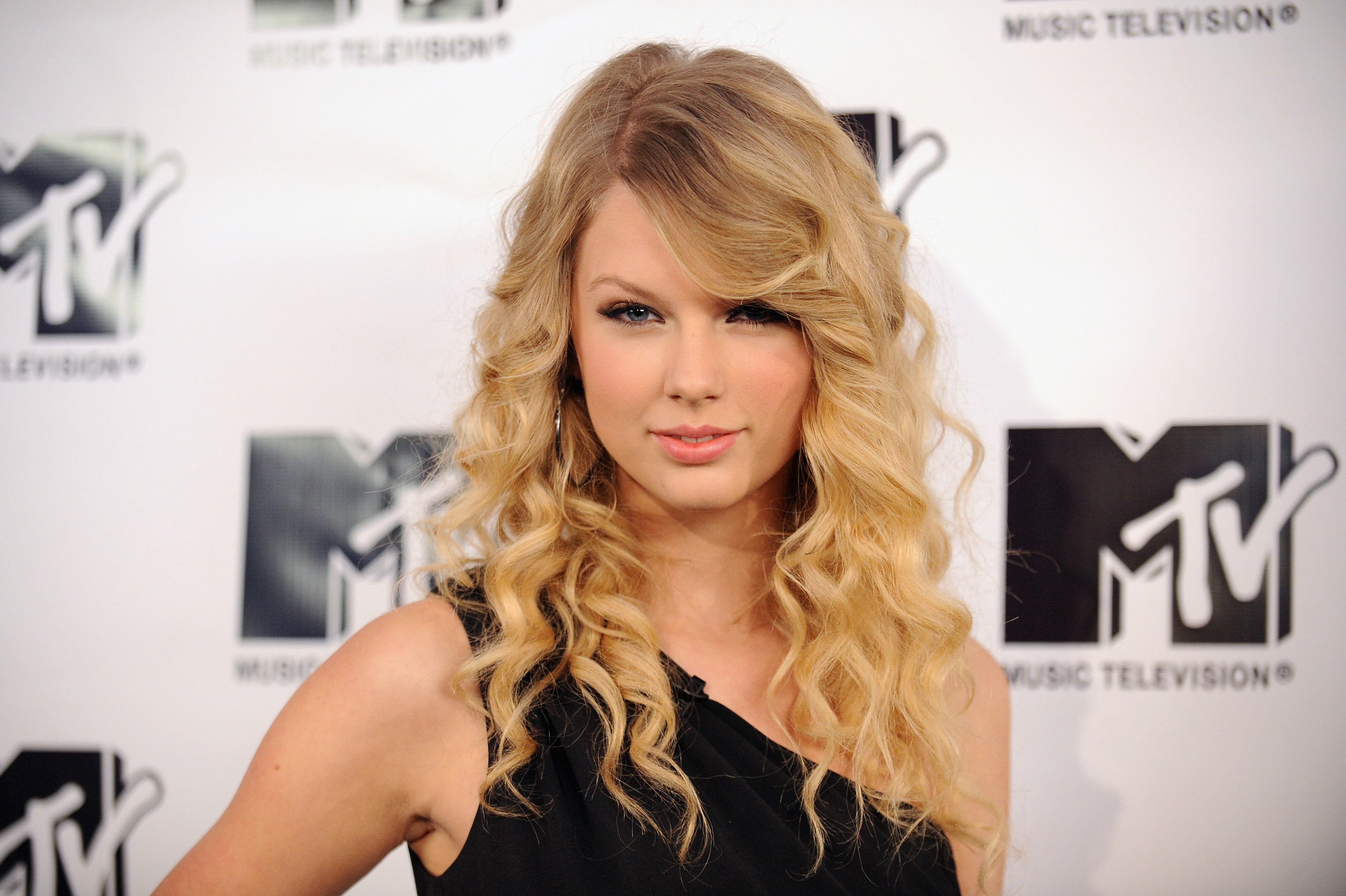 taylor-swift-once-criticized-one-of-her-early-hits-and-censored-its-video