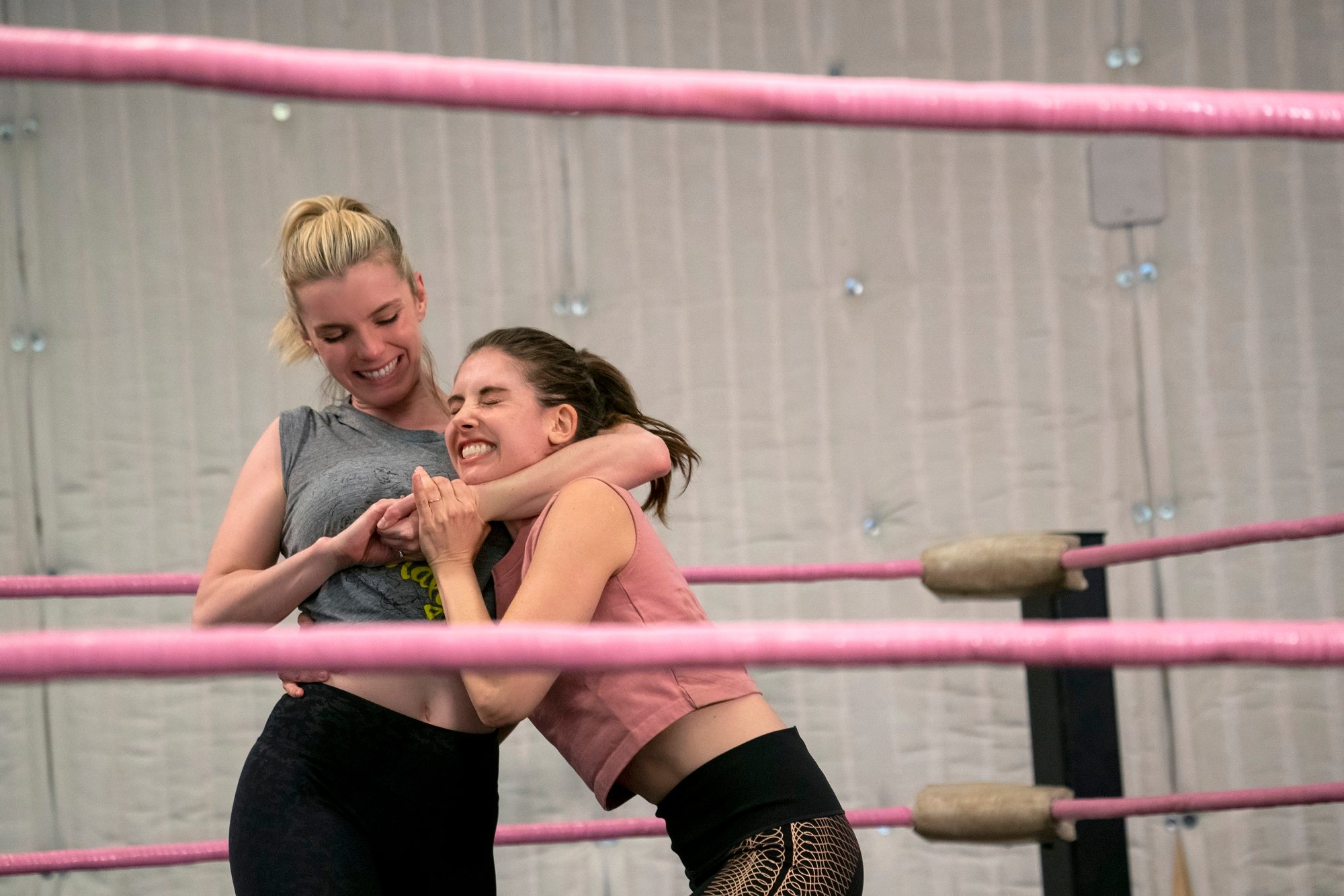 Glow Star Alison Brie Reveals A Season 4 Wrestling Match Ruth Would Have Had 9218