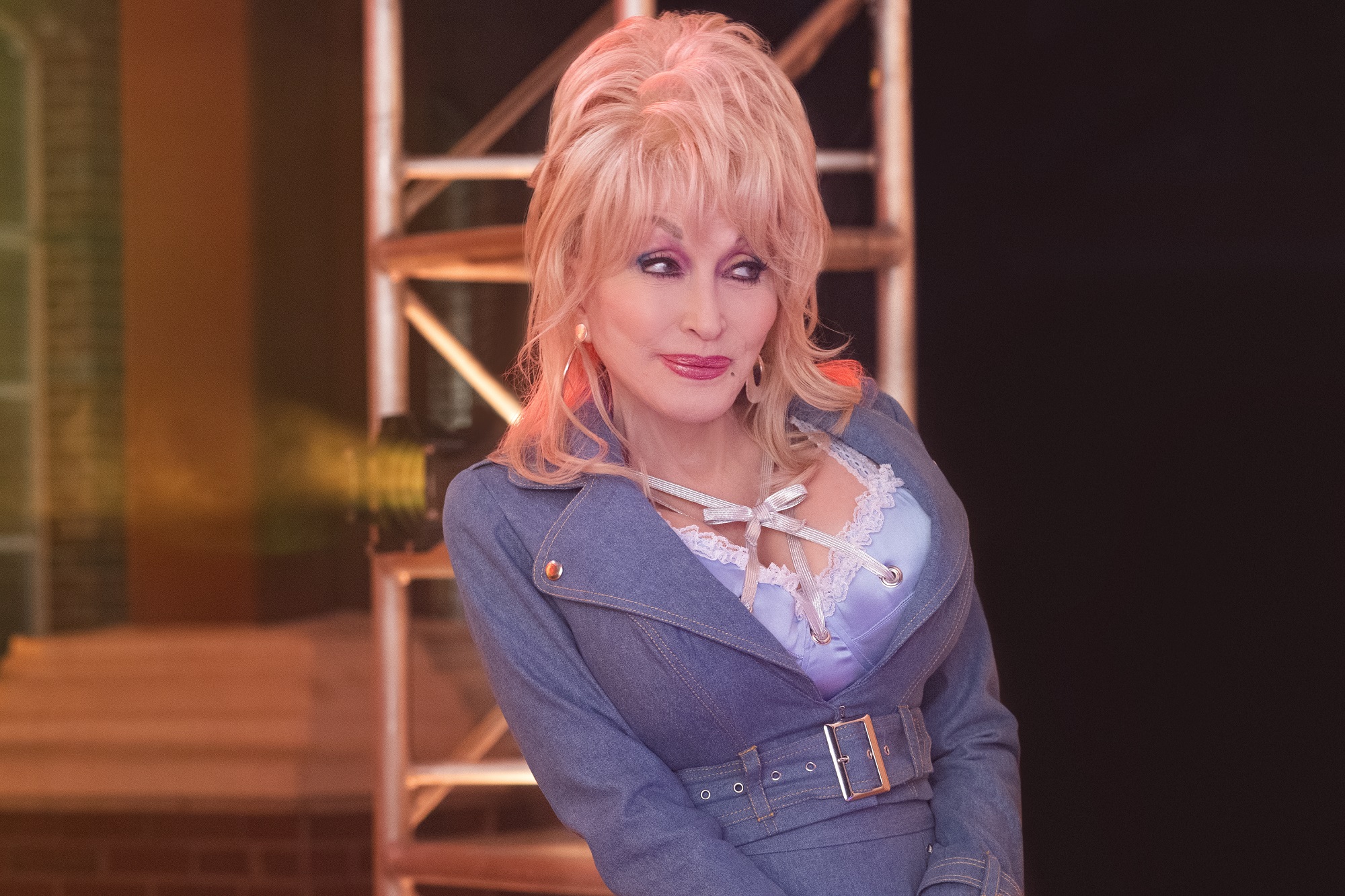 Dolly Parton Is Still Looking For The Girl Who Inspired Her Hit Song ...