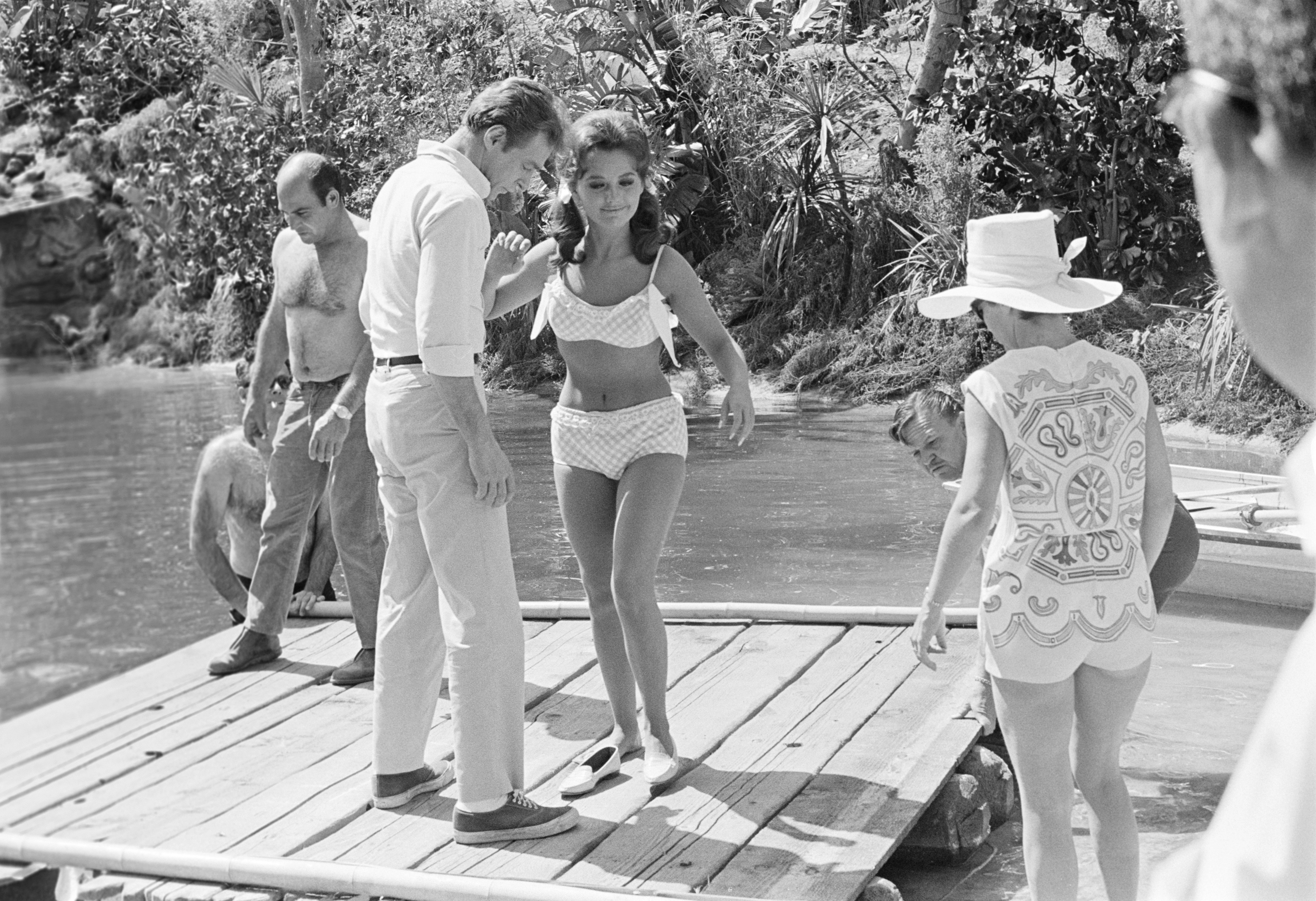 She said she s from the island. Gilligan's Island Mary Ann. Доун Уэллс в купальнике. Comics Gilligan's Island. Dawn wells and Russel Johnson.