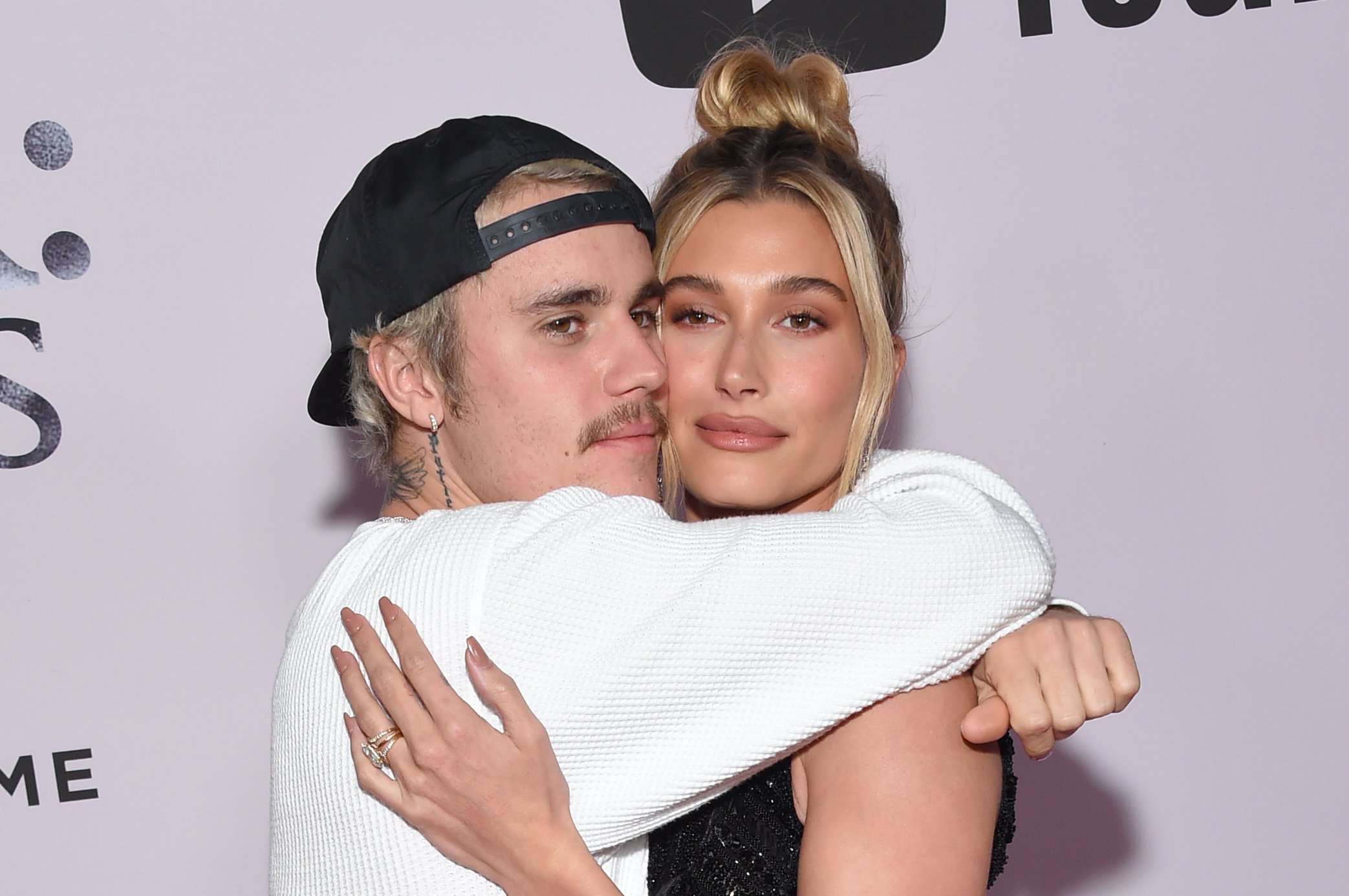 Hailey Bieber Recalls The Time She Called Her Mom Crying Saying She   Hailey Bieber And Justin Bieber 