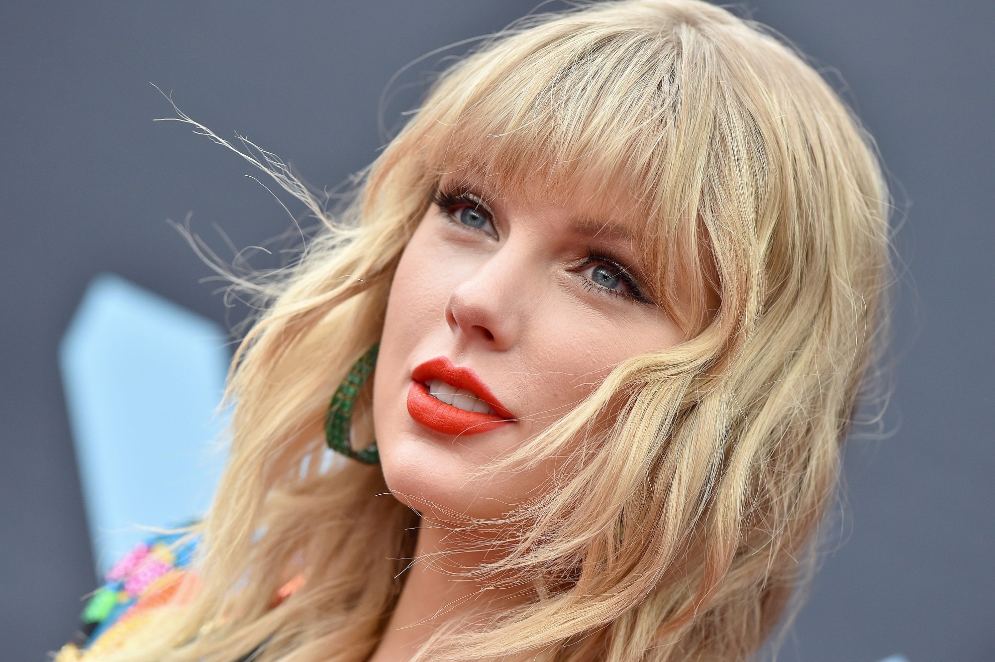 NEWARK, NEW JERSEY, USA - AUGUST 26: Singer Taylor Swift wearing a