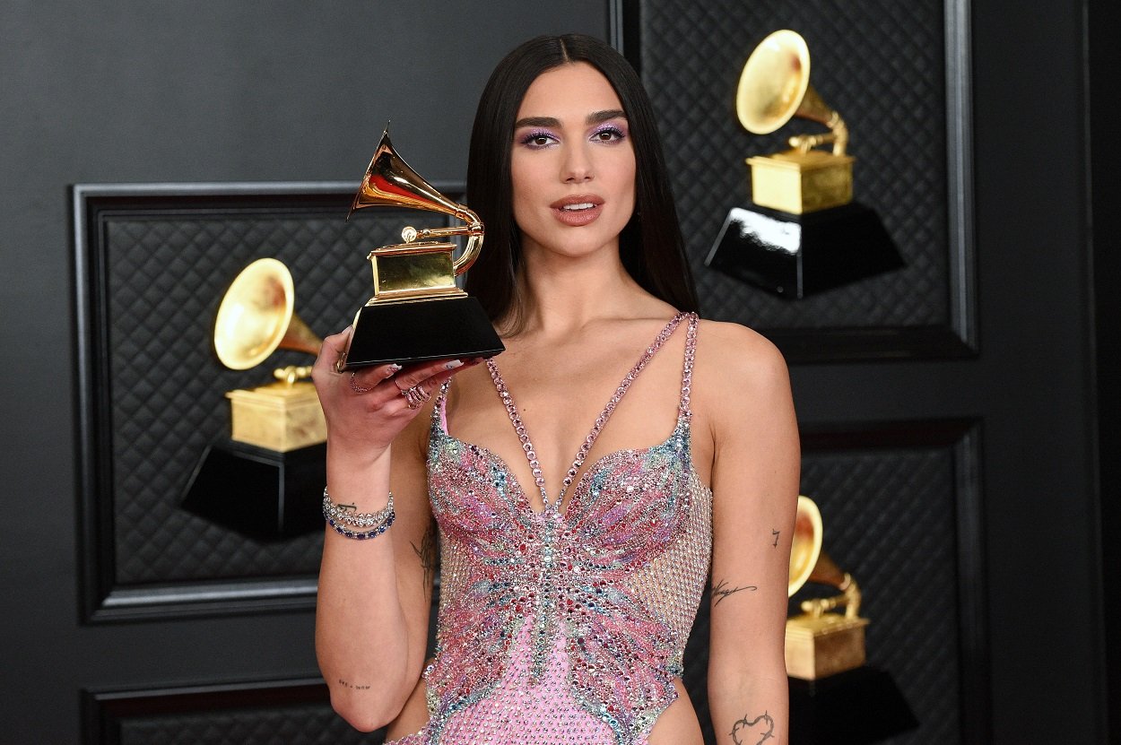 Does Dua lipa look quite masculine : r/VindictaRateCelebs