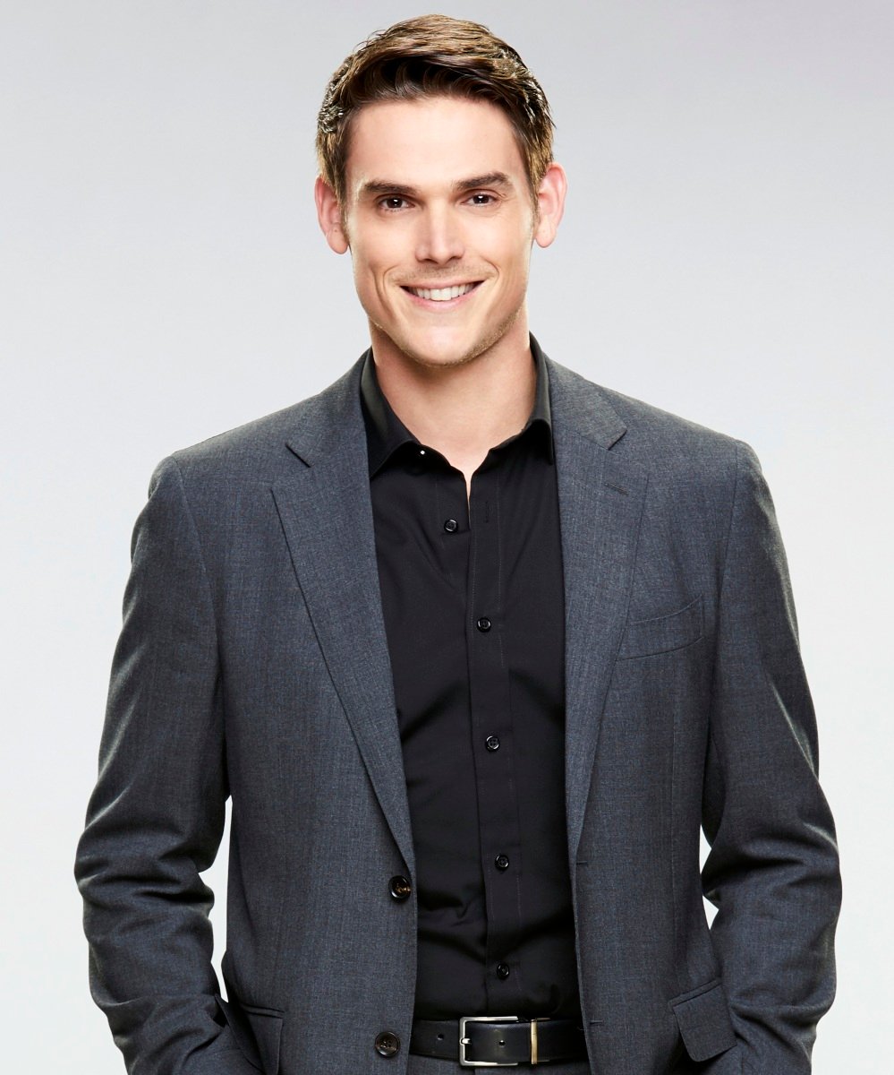 Is mark grossman leaving young and the restless