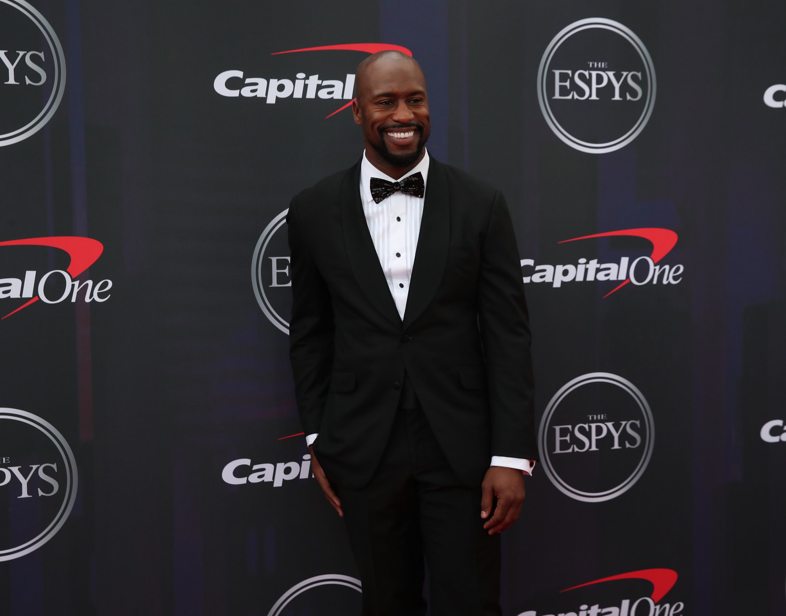 NFL star Vernon Davis talks about being a stock