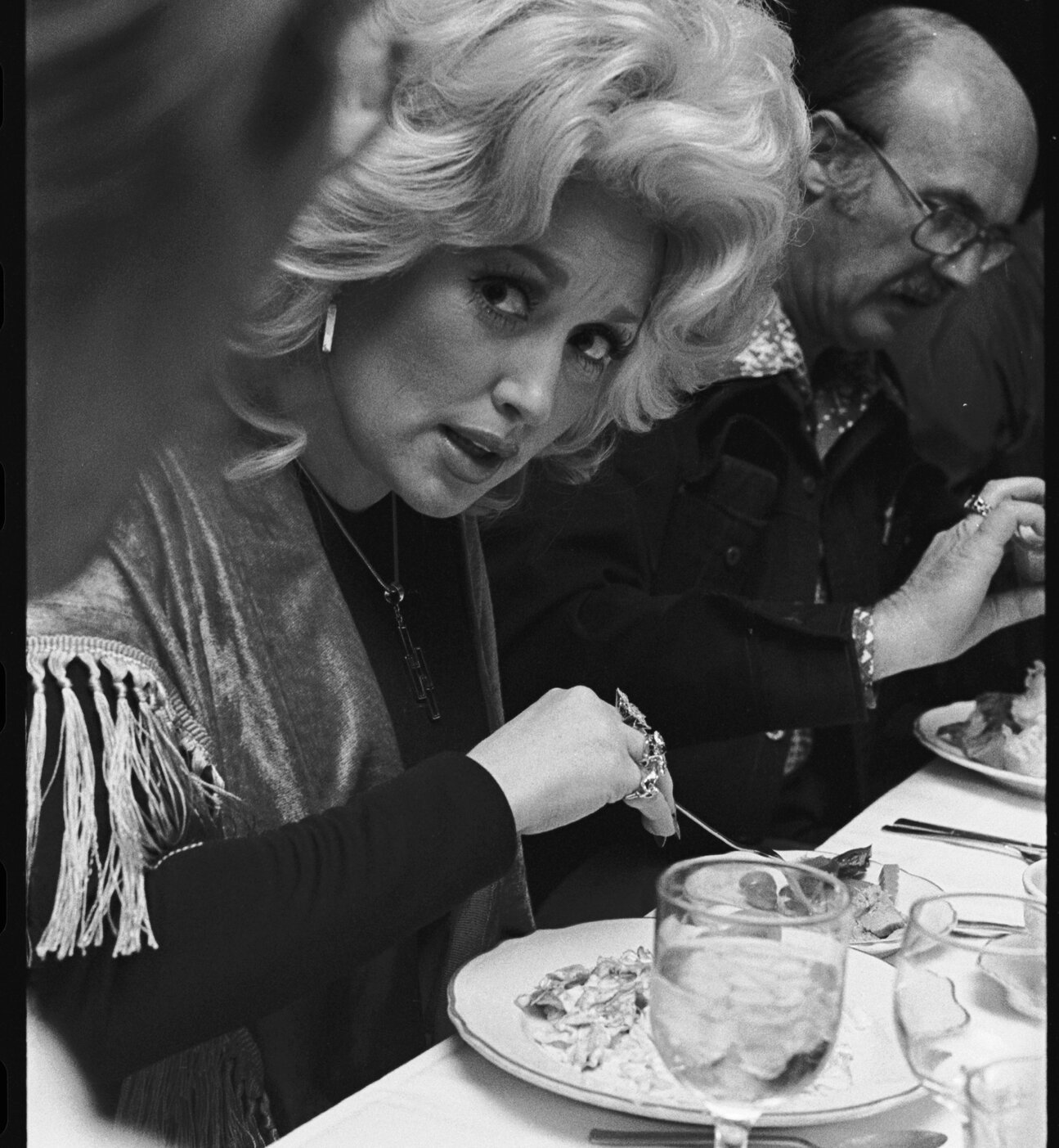 Dolly Parton Once Explained Why Getting Recognized in Restaurants 'Is ...