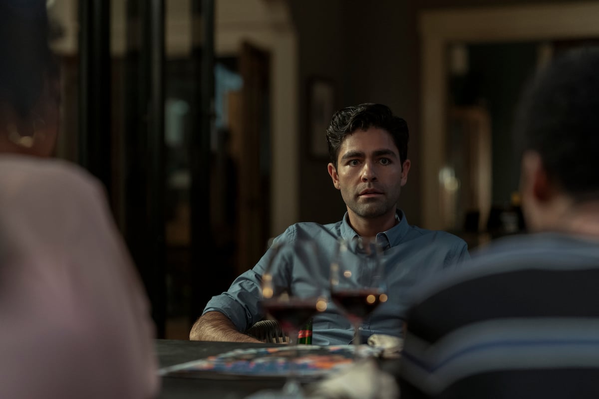 Adrian Grenier wearing a blue shirt in 'Clickbait' Season 1