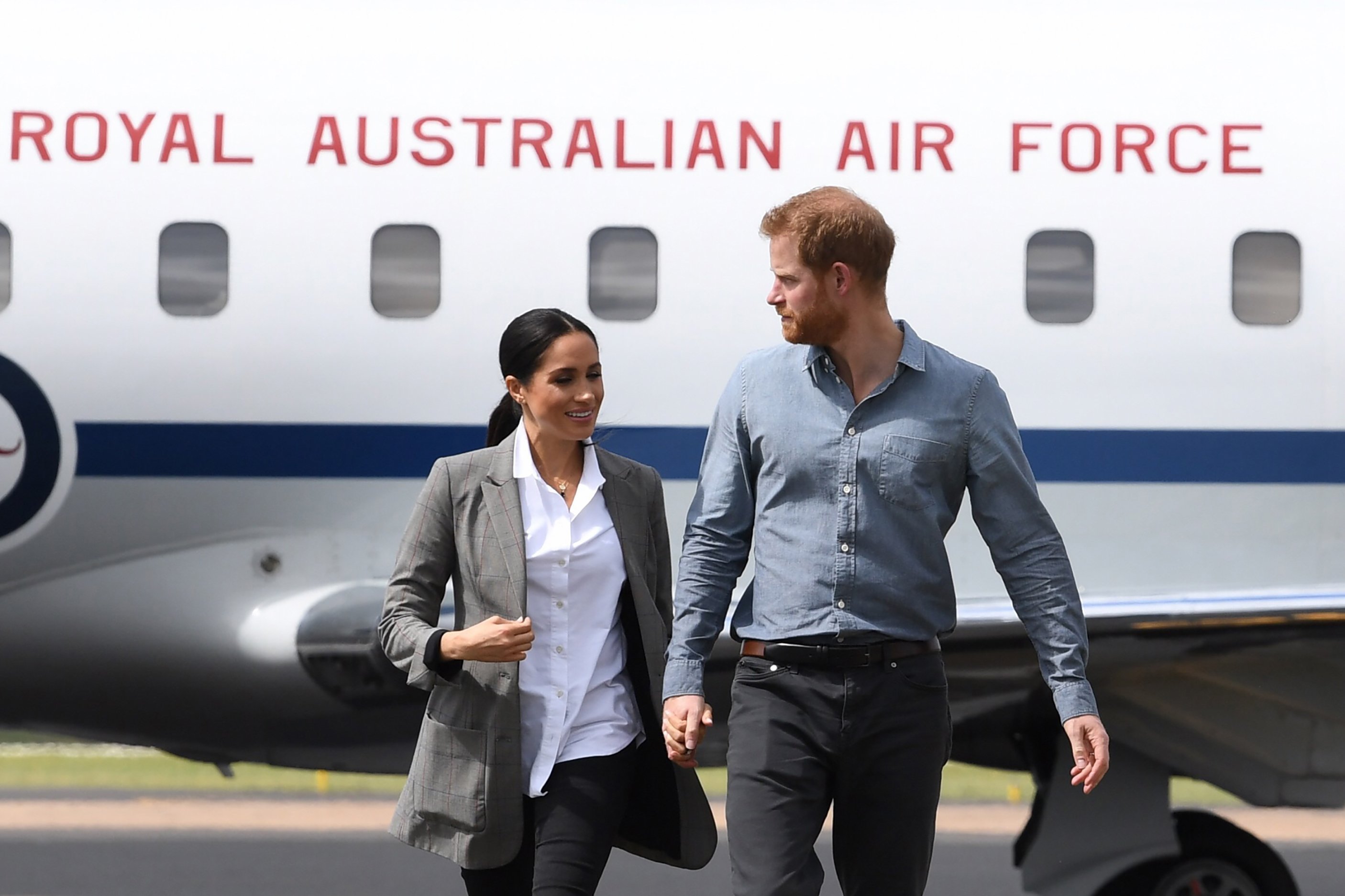 Prince Harry and Meghan disembark from their plane following their arrival in Dubbo