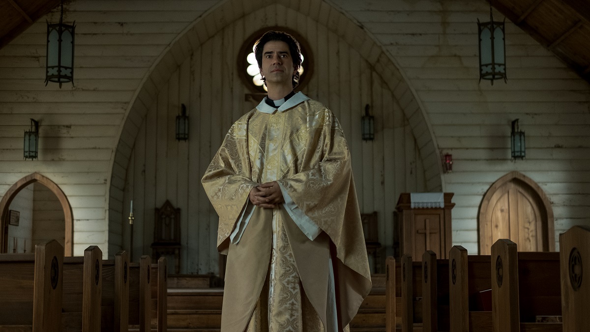 Midnight Mass actor Hamish Linklater wears gold priest's robes in the Netflix series.