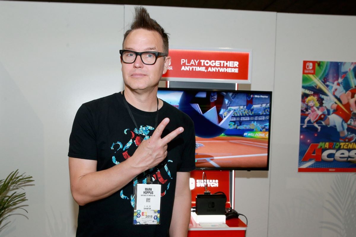 Mark Hoppus gives a peace sign