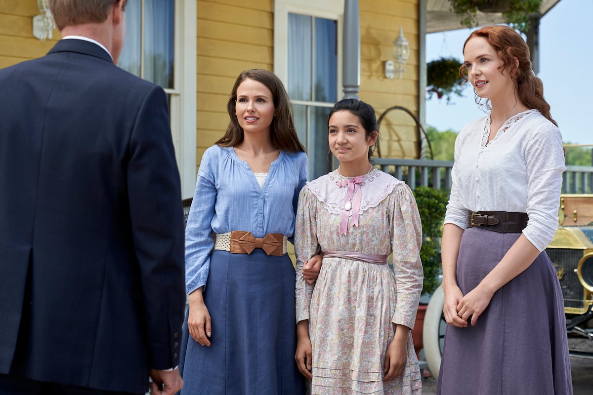 Jocelyn Hudon, Riley O'Donnell, Morgan Kohan standing next to each other in episode of 'When Hope Calls'