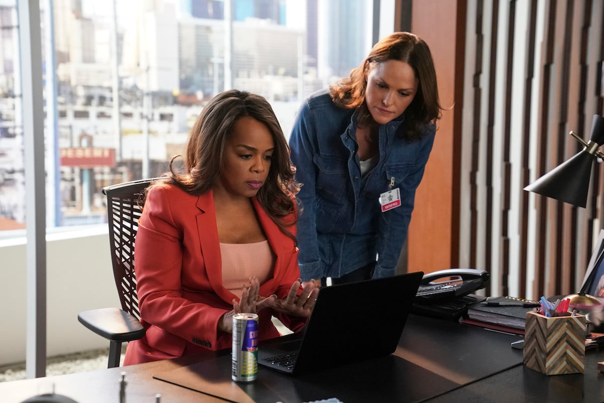 Roby and Sidle looking at a laptop in 'CSI: Vegas' series premiere