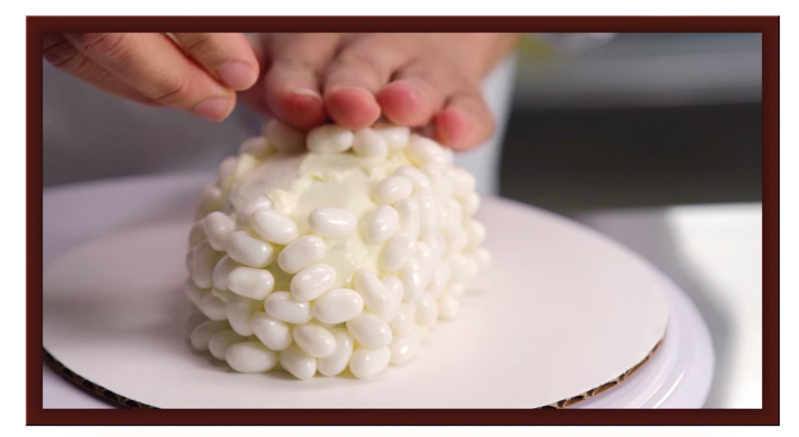 Decorate the sushi cake with candy