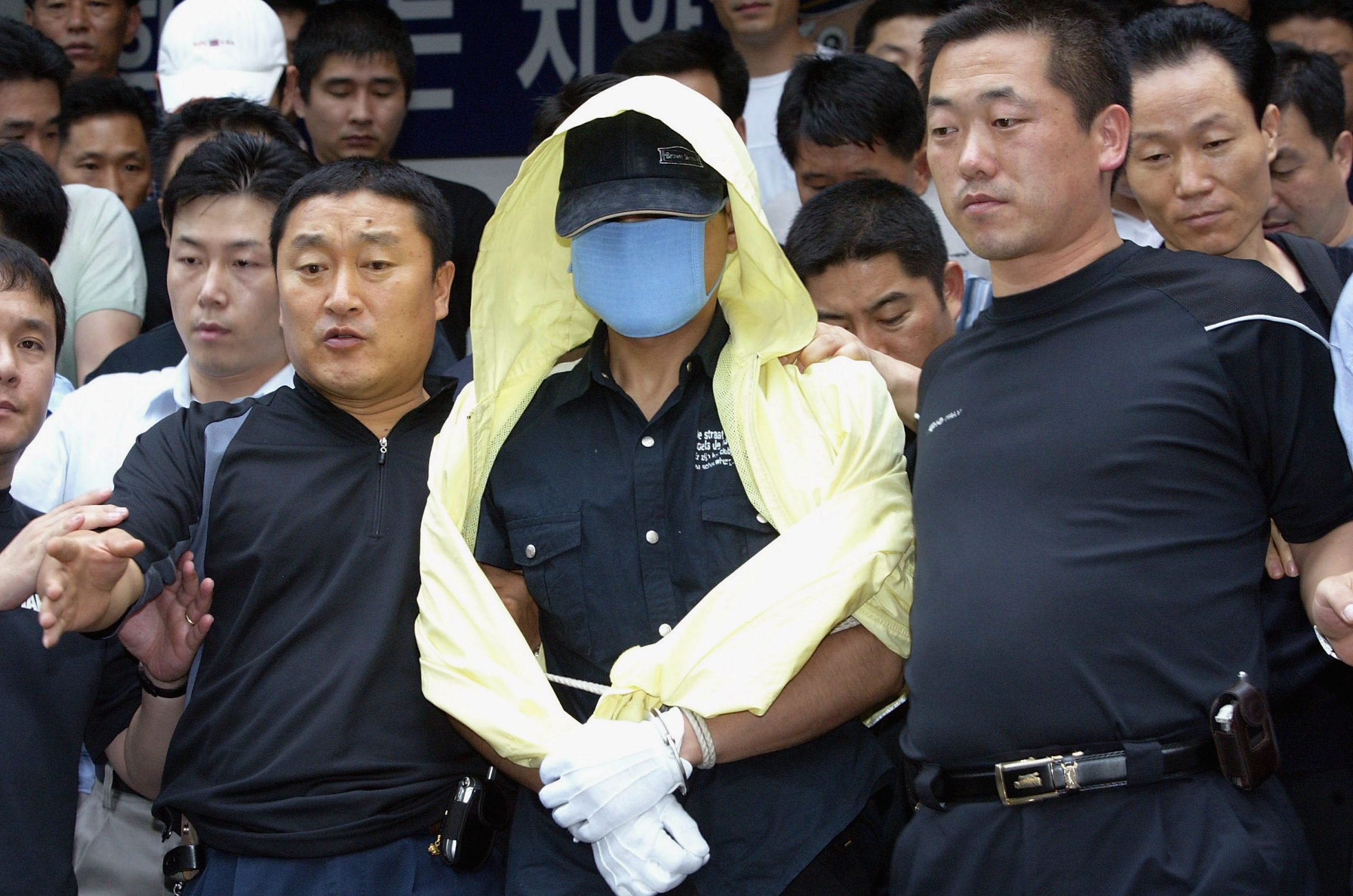The Raincoat Killer Does Not Explain Yoo Young Chuls Backstory And Why His Face Was Never 