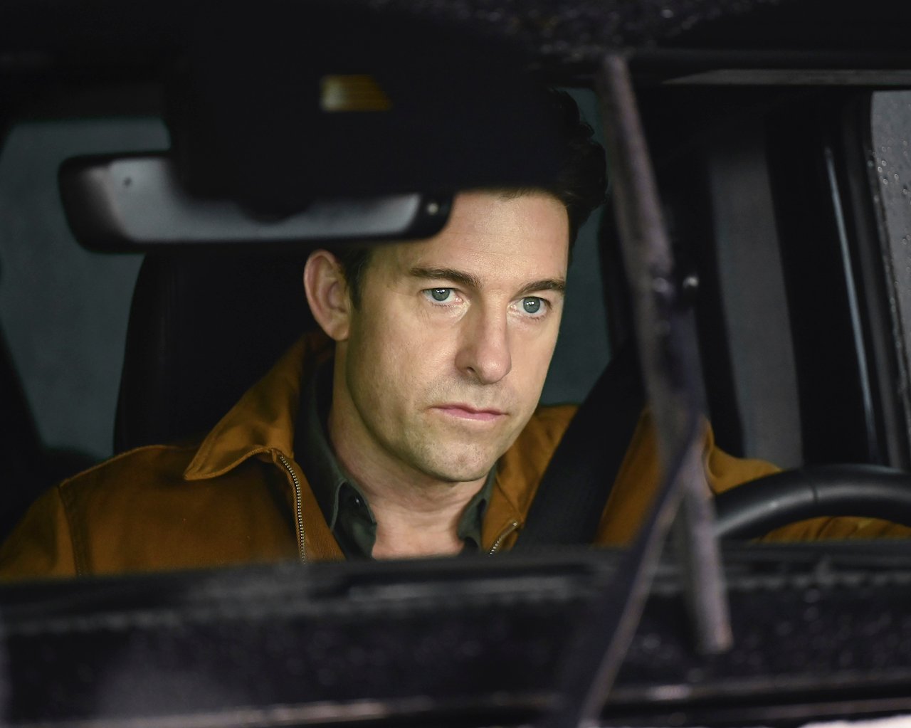 Scott Speedman as Nick Marsh in 'Grey's Anatomy' is driving a car.