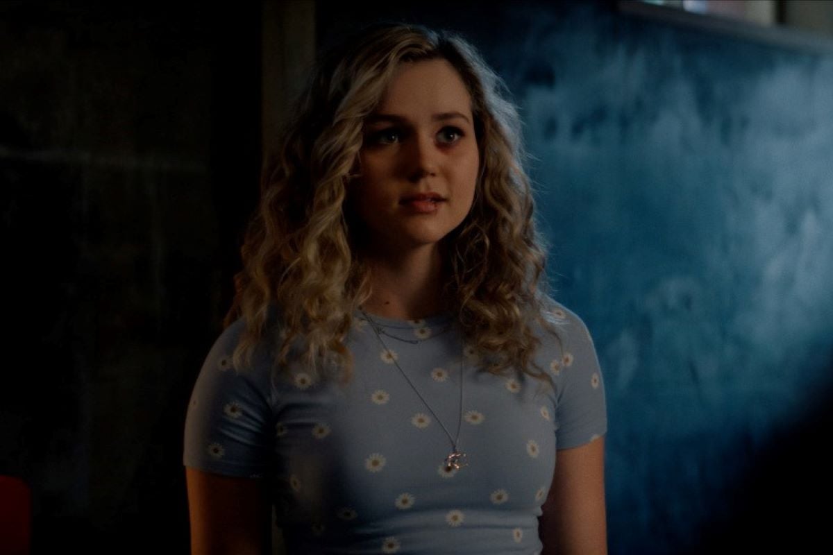 Stargirl Season 2 Finale Ending Explained Old Villains Become Frenemies And A New 